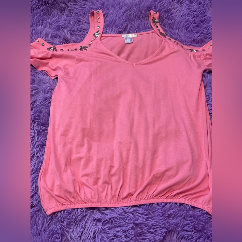 VENUS pretty pink cold shoulder top, like new, size M